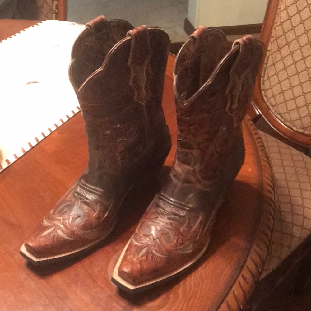 Gorgeous genuine leather cowboy boots